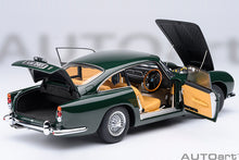 Load image into Gallery viewer, ASTON MARTIN DB5 (British Racing Green)