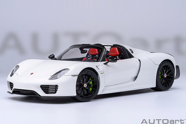 PORSCHE 918 SPYDER, Weissach Package (White / Red interior)