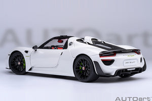 PORSCHE 918 SPYDER, Weissach Package (White / Red interior)