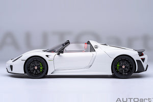 PORSCHE 918 SPYDER, Weissach Package (White / Red interior)