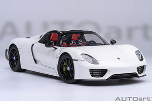 PORSCHE 918 SPYDER, Weissach Package (White / Red interior)