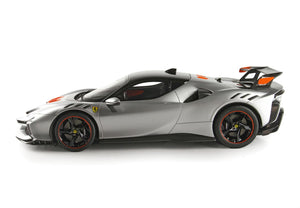 FERRARI SF90 XX STRADALE (Bianco Italia metallizzato e arancio flash)